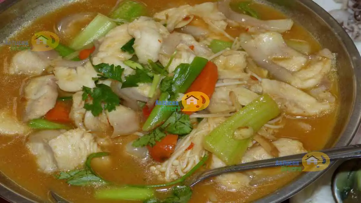 Soupe Bouillon de poulet Thaï préparé à la maison en 40 minutes