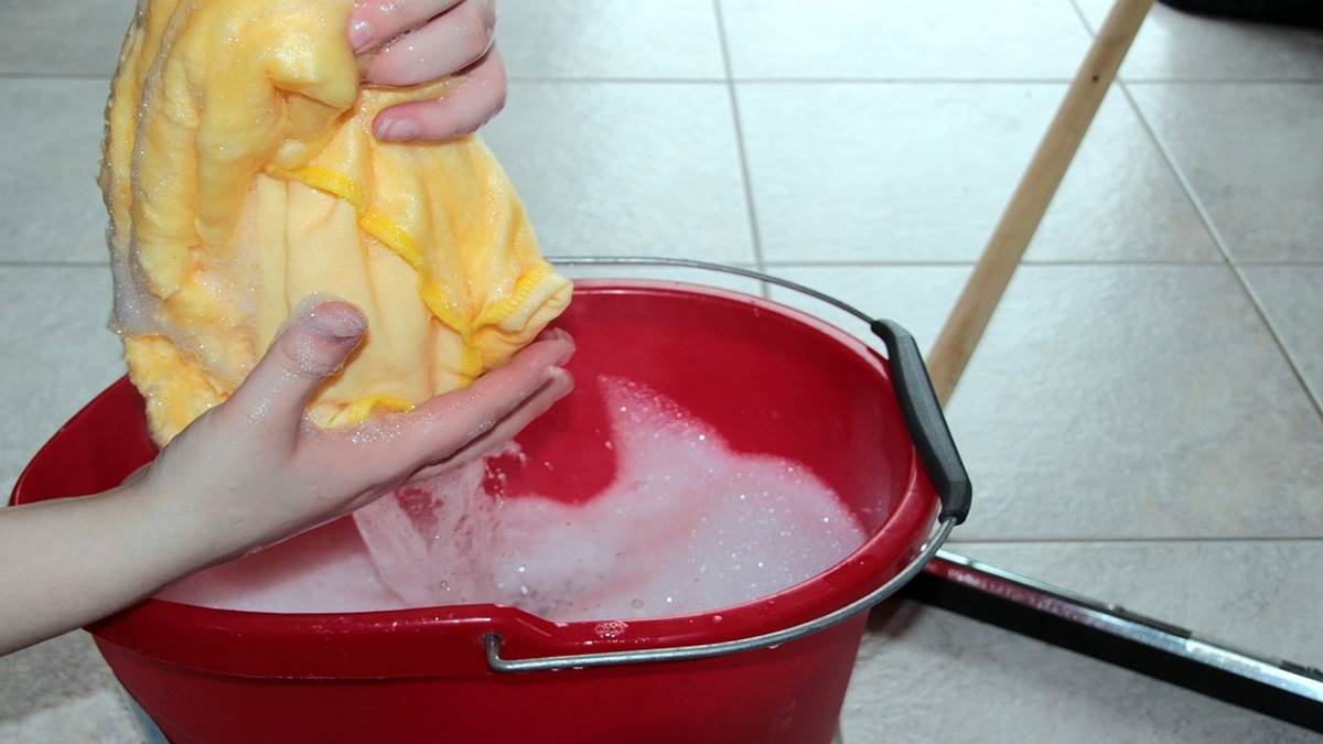 Vinaigre blanc 4 astuces économiques de nettoyage